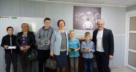 Діти - переможці конкурсу «Народний слоган» отримали заслужені нагороди